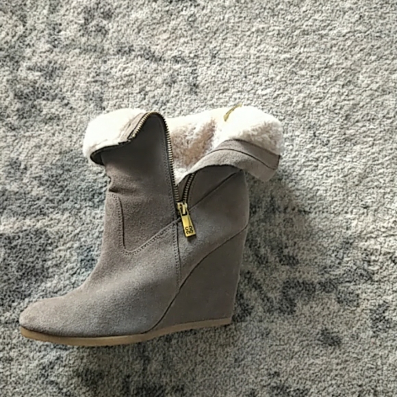 Coach shearling/suede boots - Picture 2 of 7